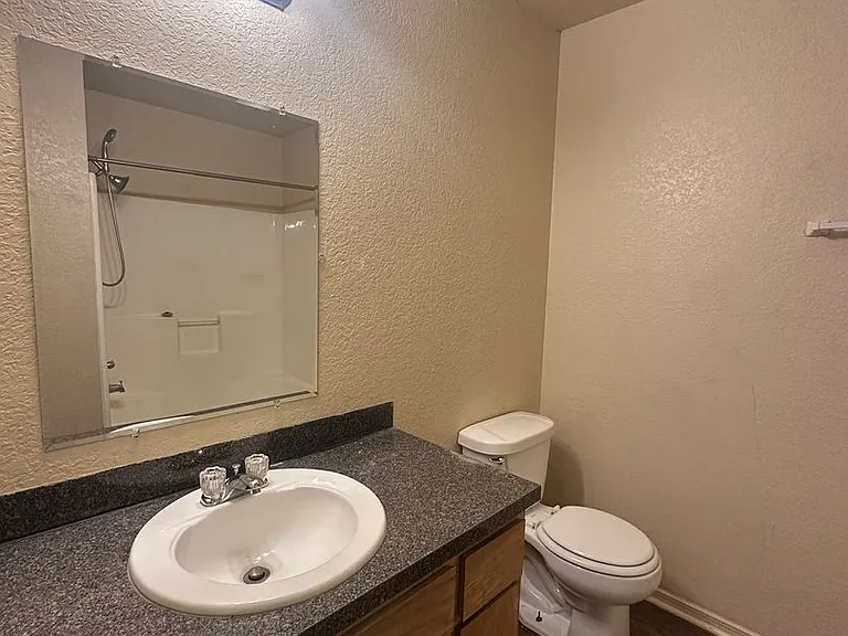 1115 Ozier St — Photo 6