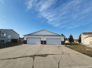 3326 10th St S, Moorhead, MN 56560