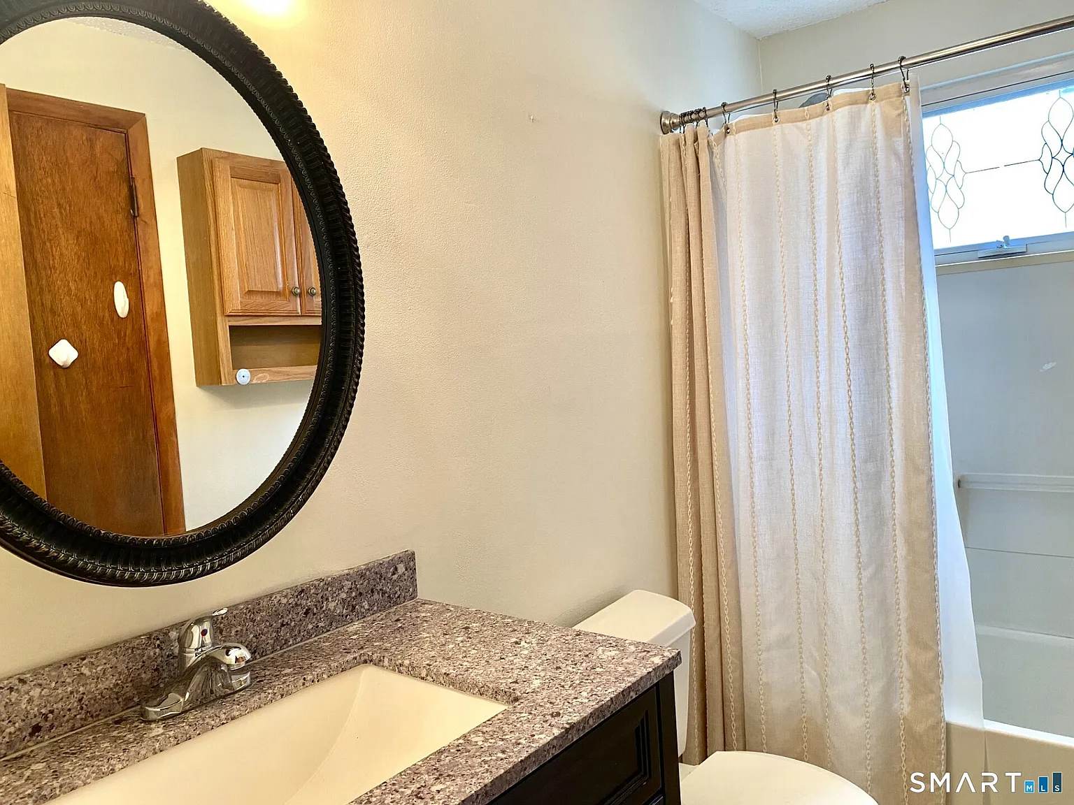 3 bed, 1.0 bath, 1196 sqft, $1,800 — Photo 3