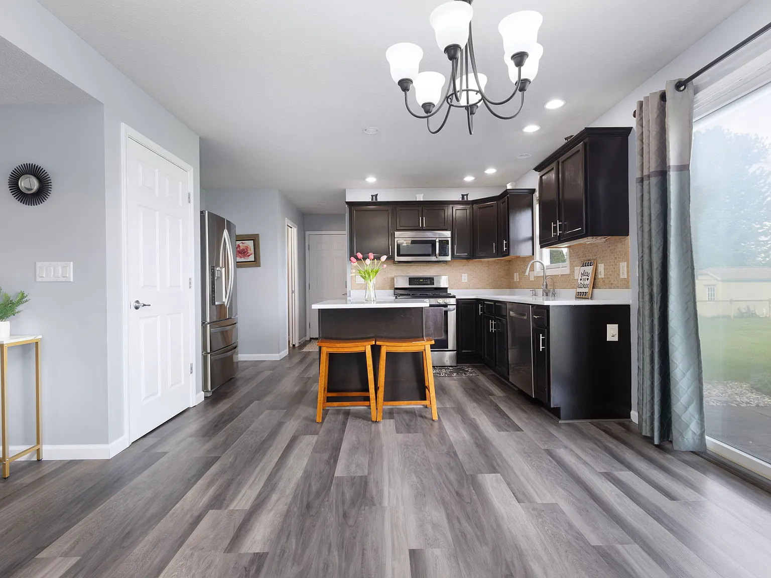 4 bed, 2.5 bath, 2688 sqft, $3,500 — Photo 4
