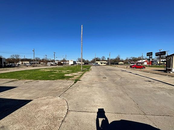 4th image of 1205 Highway 82 E