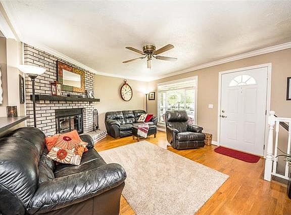 4th image of 3291 Huckleberry Dr