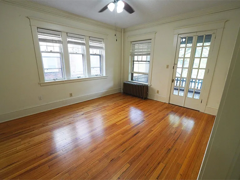 Oxford Street Apartments — Photo 3