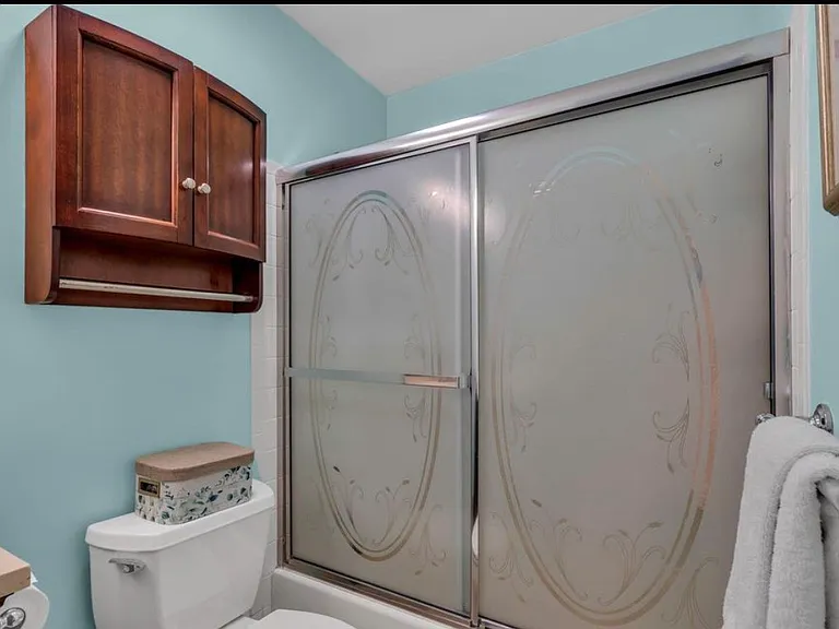320 Harvard Pl — Photo 16