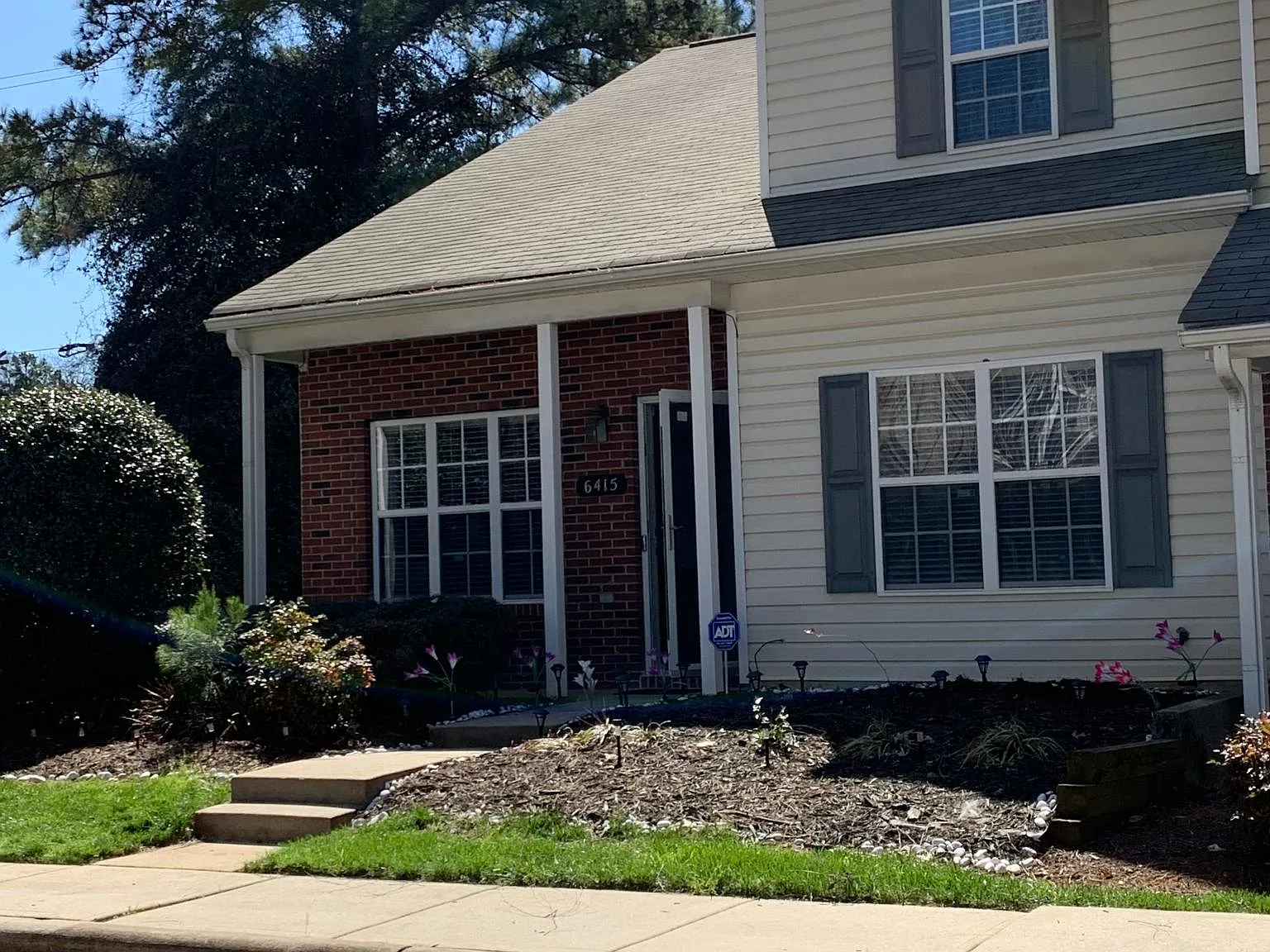3 bed, 2.5 bath, 1408 sqft, $1,675 — Photo 2