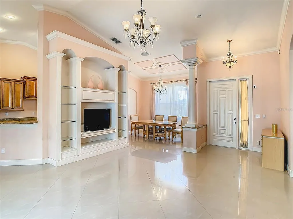 3 bed, 2.0 bath, 2000 sqft, $2,300 — Photo 2