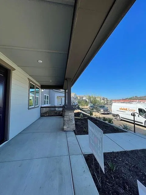 4 bed, 2494 sqft, $4,800 — Photo 2