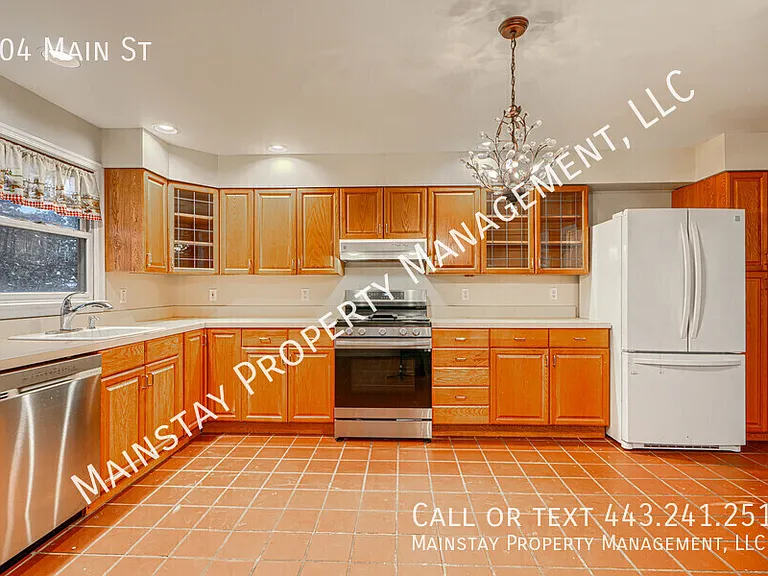 704 Main St — Photo 13