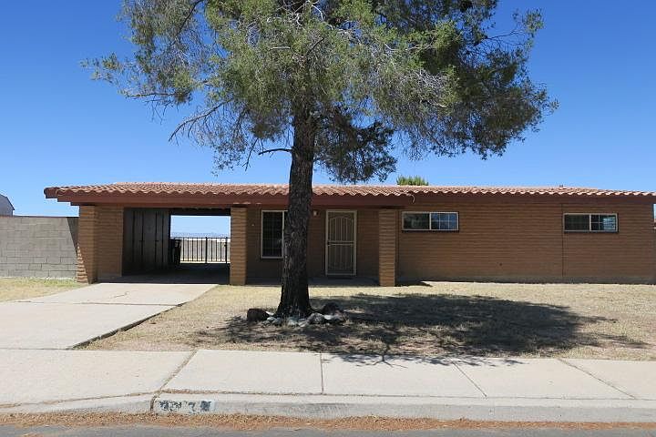 1st image of 213 E 5th Pl
