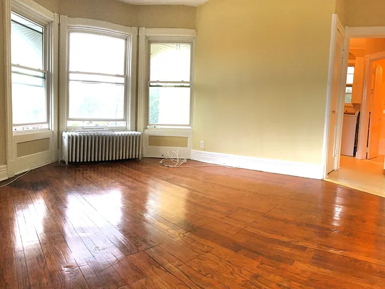 25 Woodlawn Ave #5 — Photo 6