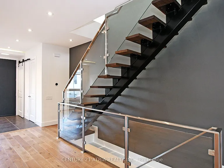10 Palmerston Ave — Photo 21