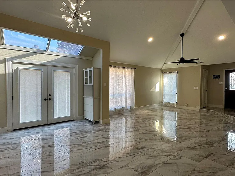 3925 Capricorn Ct — Photo 17