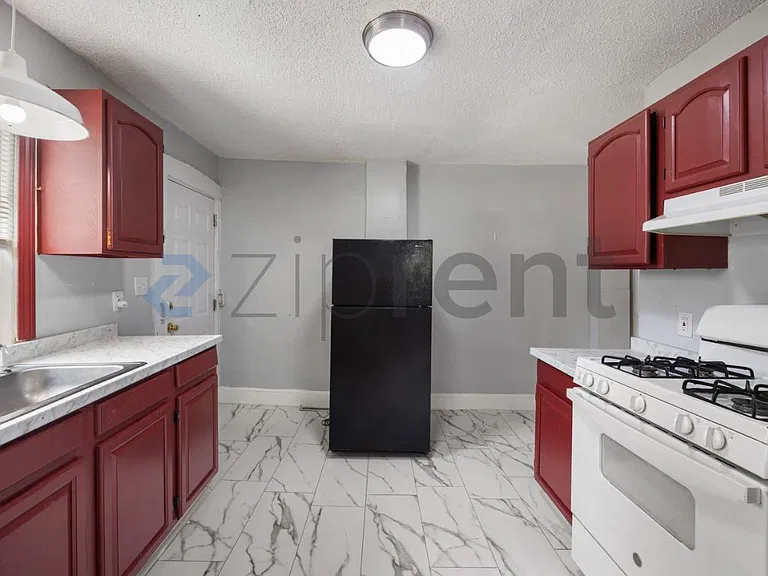 47 Cedar St #49 — Photo 9