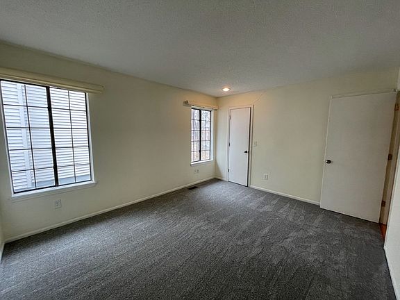 4th image of 7803 N Oregon Ave