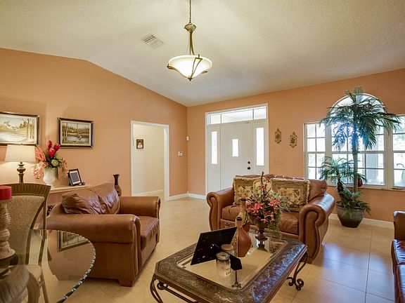 4th image of 430 18th Ave NE