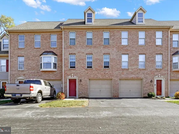 1203 Skyview Dr, York, PA 17406