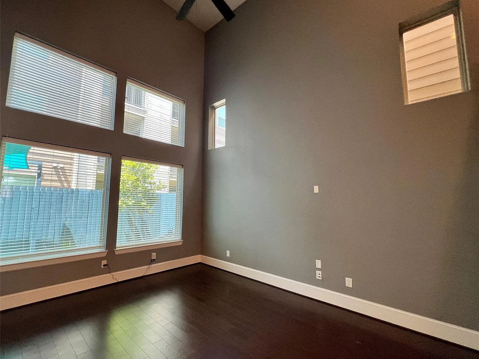 3 bed, 2.5 bath, 2129 sqft, $2,600 — Photo 4