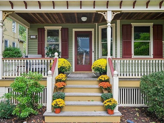3rd image of 11 Valley Pl