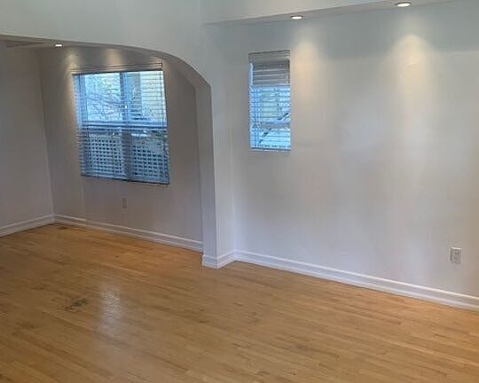 5th image of 1035 N Martel Ave