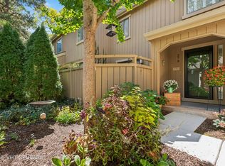 278 Hickory Ln, Lake Barrington, IL