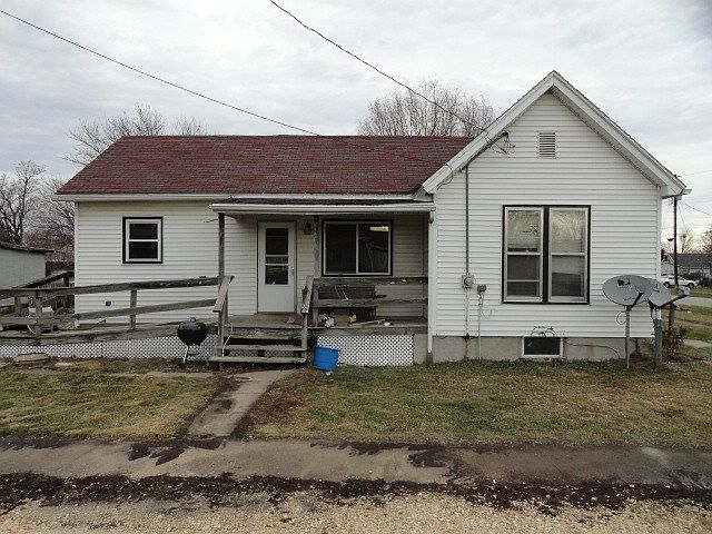 1st image of 932 S 1st St