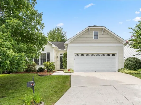 1015 Seasons Chase Rd, Winston Salem, NC 27103