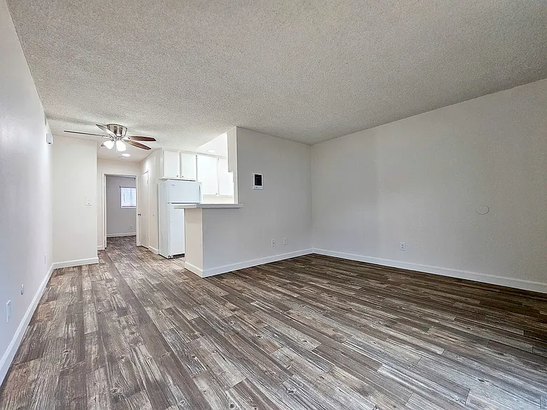 1096 N Mollison Ave — Photo 12