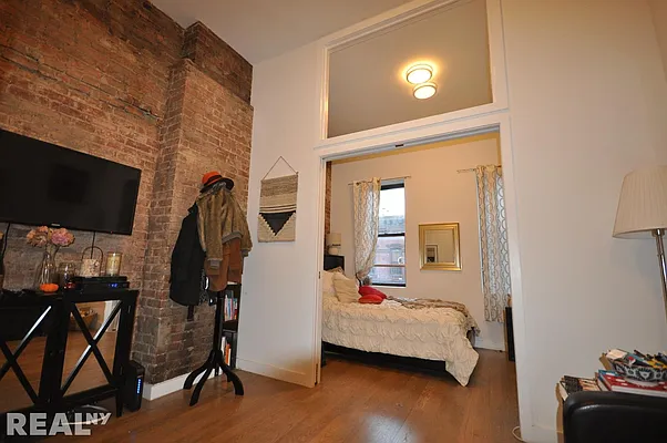 Rented by REAL New York | media 31