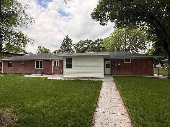 2nd image of 403 E CIRCLE DRIVE