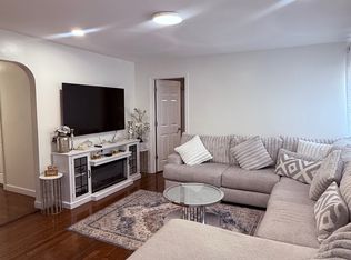 10 Spruce St APT 2, Wyandanch, NY 11798