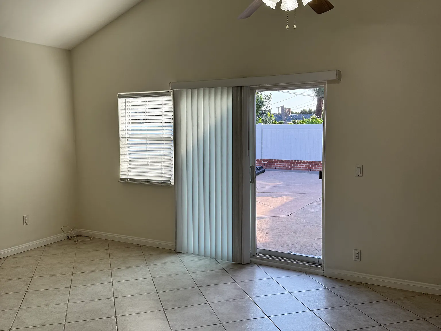 Hemmingway St, Canoga Park — Photo 3