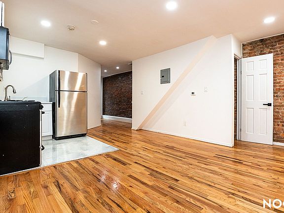 4th image of 598 Willoughby Ave #6