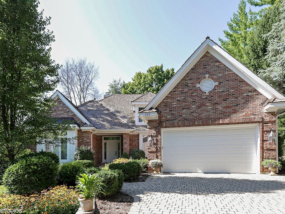1st image of 304 Carriage Hill Cir