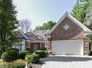 304 Carriage Hill Cir, Libertyville, IL 60048