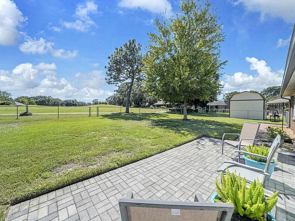 5th image of 136 Country Club Rd