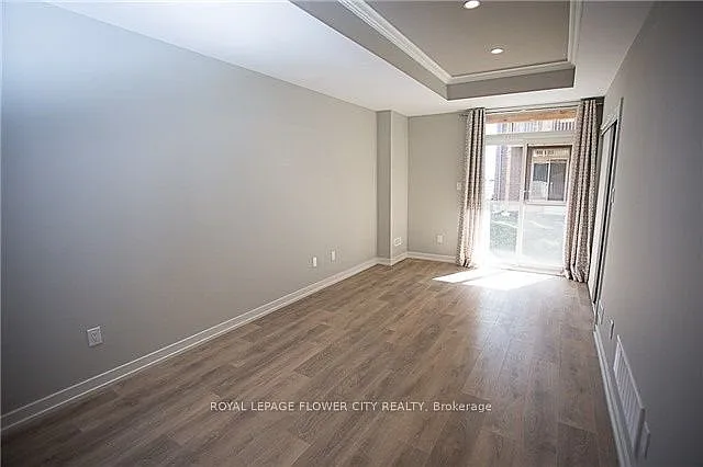 220 Huguenot Rd — Photo 3