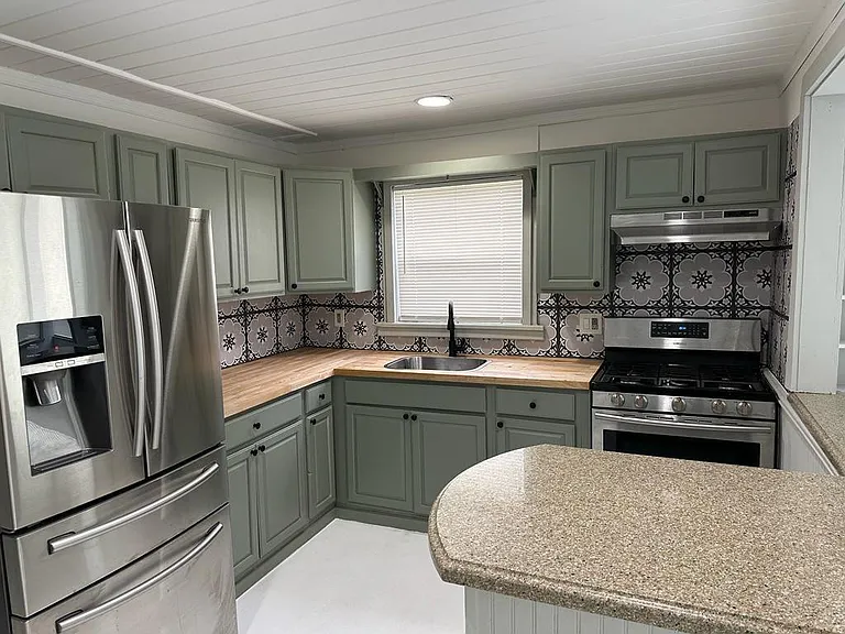 1329 NW Antoch Ave — Photo 3