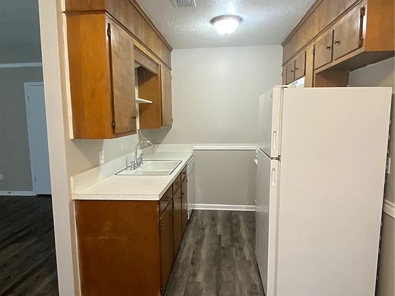 4th image of 806 Concho Pl