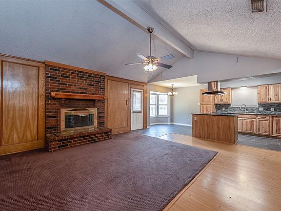 5th image of 821 Trevor Way