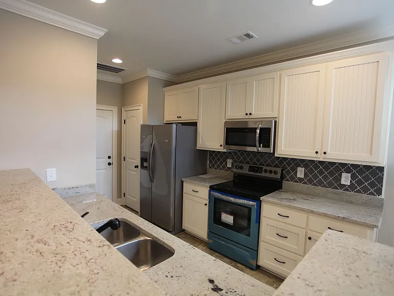 1090 Runningvine Ln — Photo 9