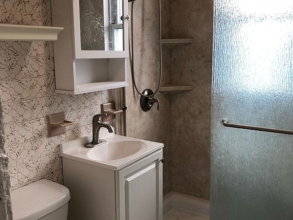 3rd image of 398 N 6th St #2