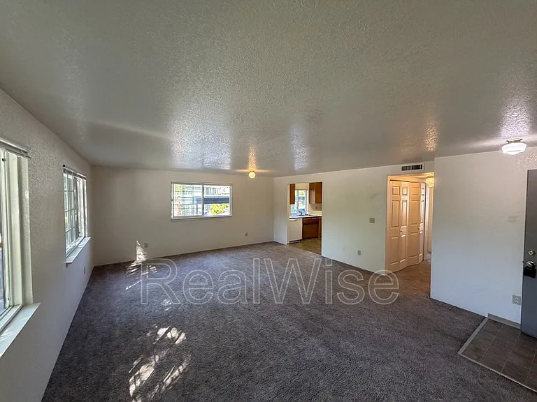 2141 NW North Hill Dr #B — Photo 6