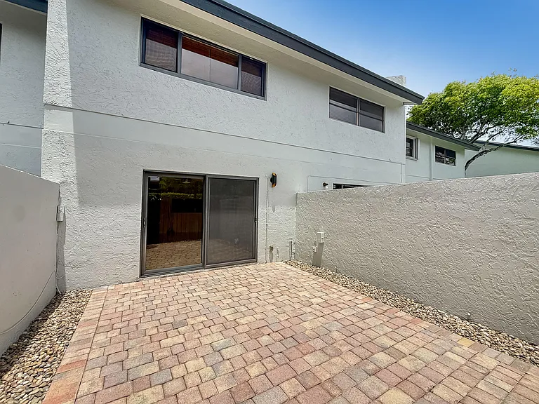 2700 S Oakland Forest Dr #305 — Photo 35