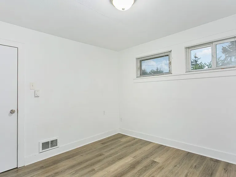 2125 S Adams St — Photo 17