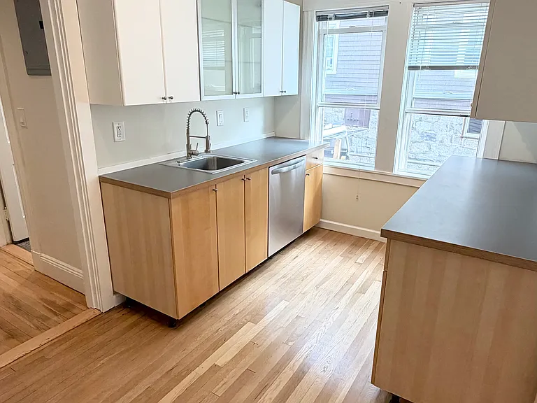 29 Beecher St #2 — Photo 15