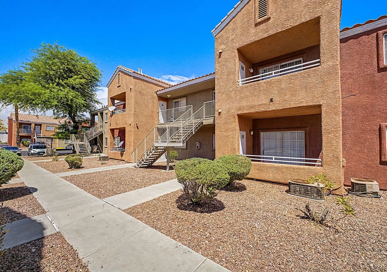 *2 Weeks Free Rent For Qualified Applicants With Immediate Move In Hcvp Considered! *Cute Condo I... — Photo 2