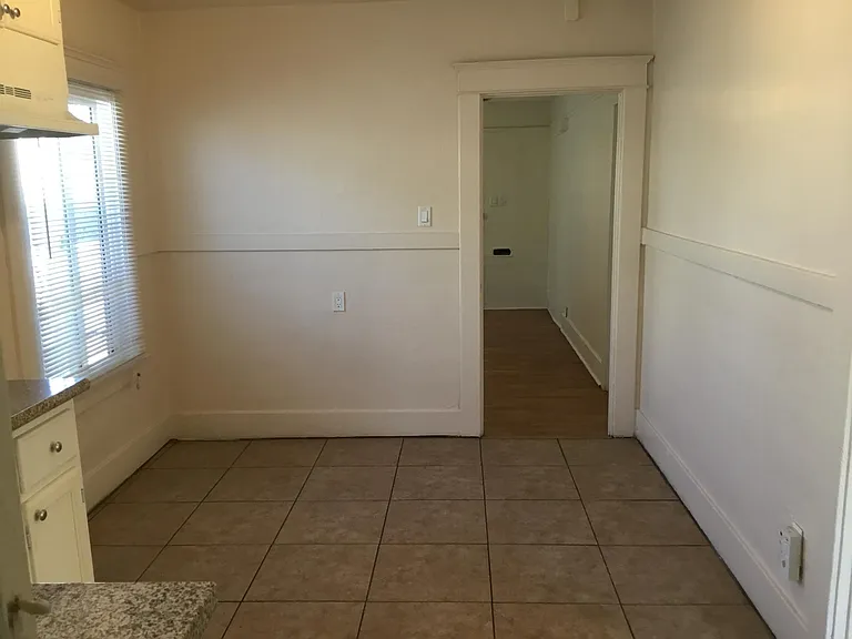 5225 S Hoover St — Photo 7