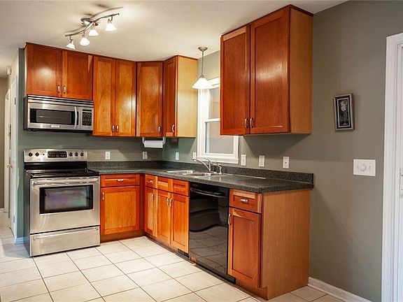 5th image of 27 Cornflower Dr