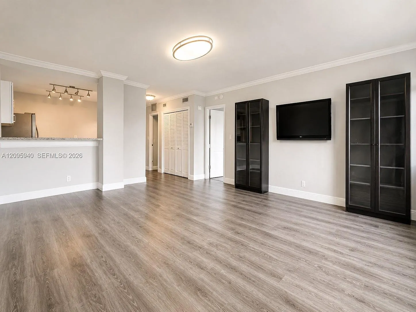 Middle River Tower Condo — Photo 4