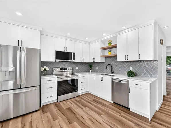 9908 W Bonaventure Dr SE #34, Calgary, AB T2J 5E3